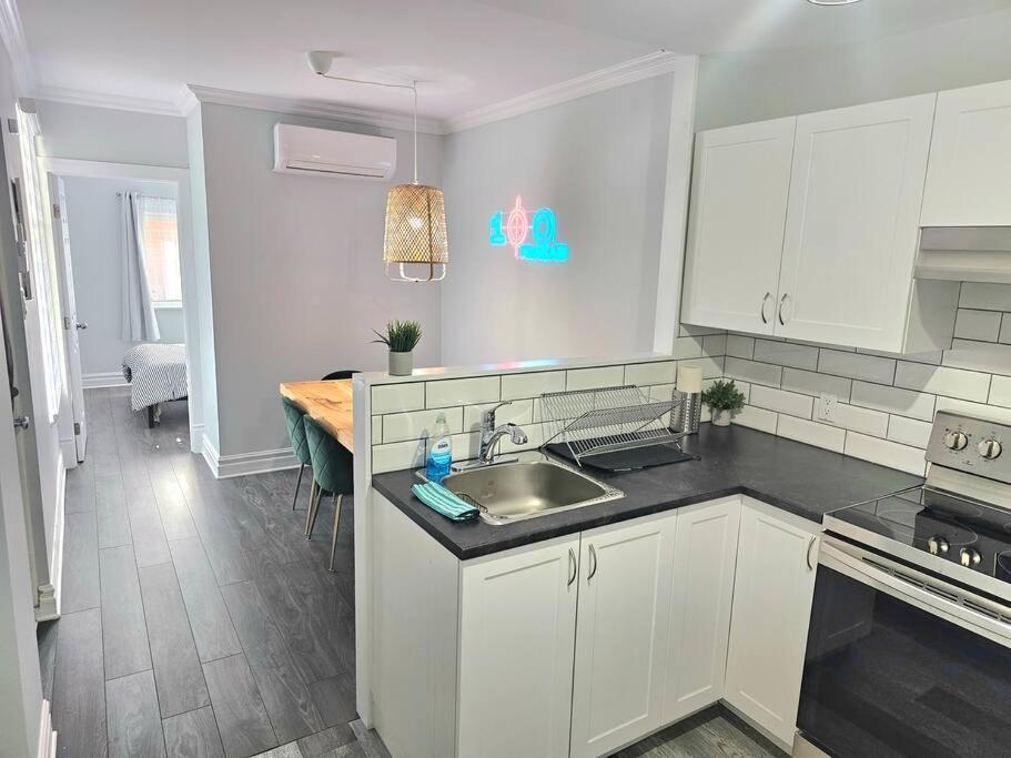 Spacieux Appartement De 3 Chambres Downtown Montreal Luaran gambar